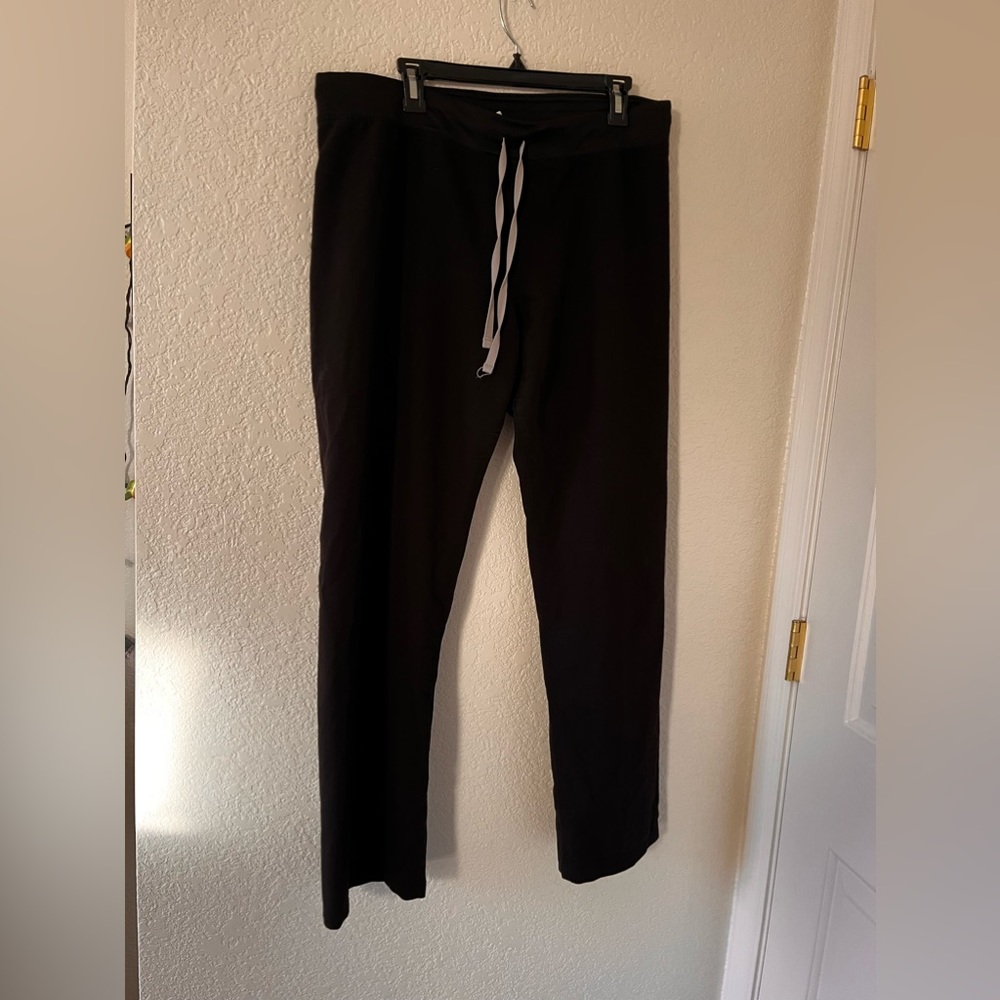 Figs Livingston black scrub pants size large regular